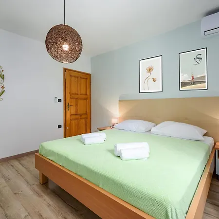 Holiday home Amazing In With Kitchen Potpican