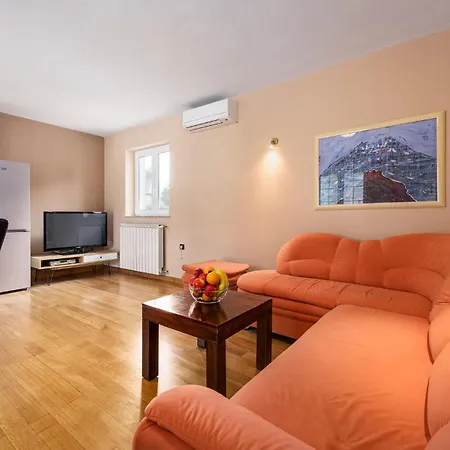 Holiday home Amazing In With Kitchen Potpican