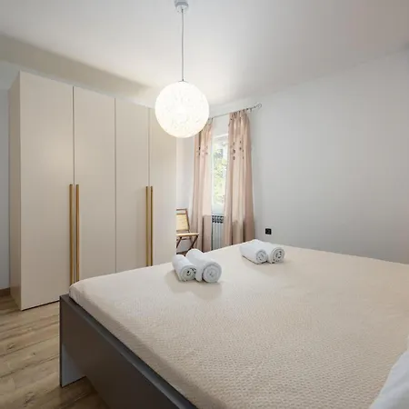 Amazing In With Kitchen Holiday home