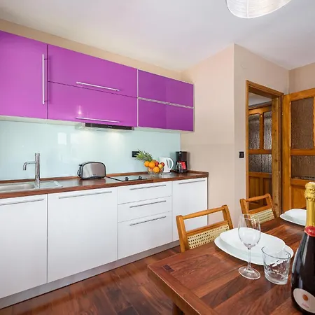 Amazing In With Kitchen Holiday home *