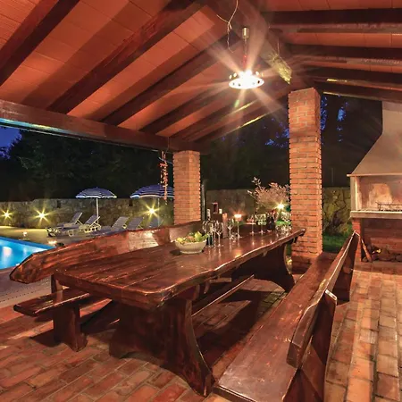 Gorgeous Home In Potpican Hébergement de vacances